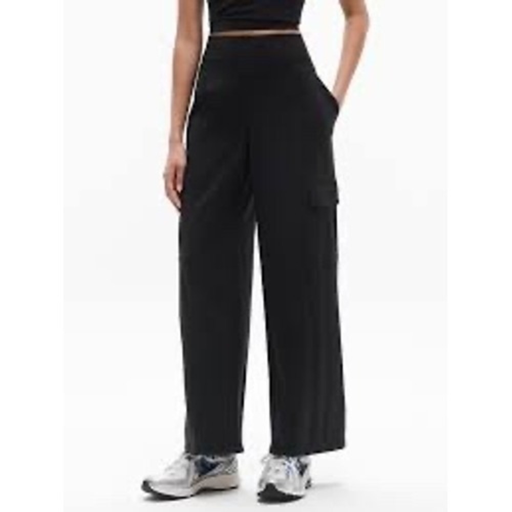 Athleta Brooklyn Wide Leg Cargo Pants Size 6 Tall Black Women